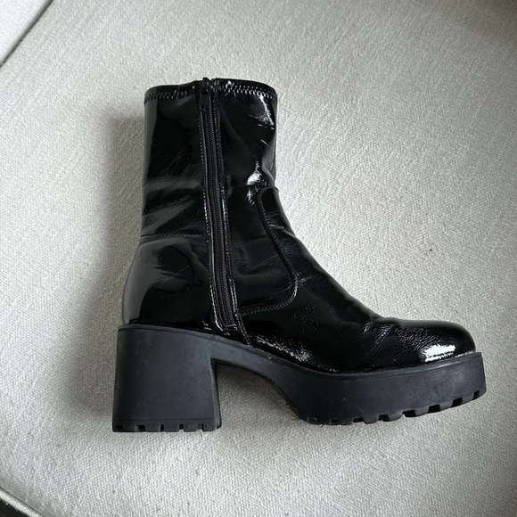 Call it Spring Boots - Picture 2 of 3